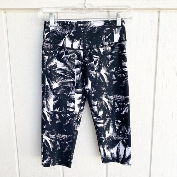 Fabletics Mid-Rise Printed Black Leggings Women's Size X-Small XS - Picture 2 of 6